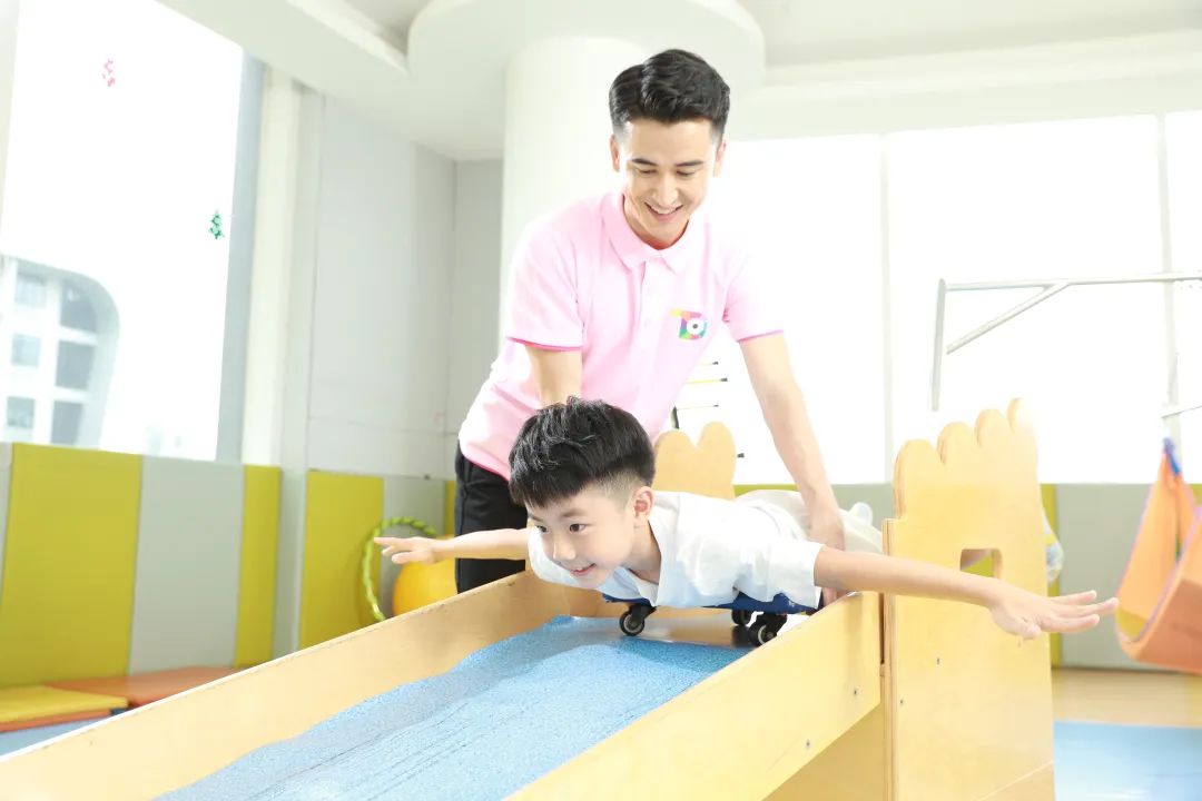 孩子上课坐不住